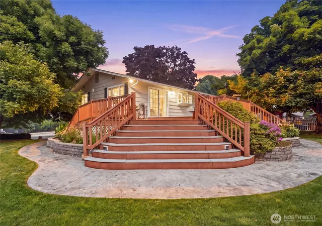 Photo 3 of Single family home for sale at 217 Ridgemont Dr, East Wenatchee, WA 98802 | MLS# NWM2566677 | Listing updated on 2026-09-24