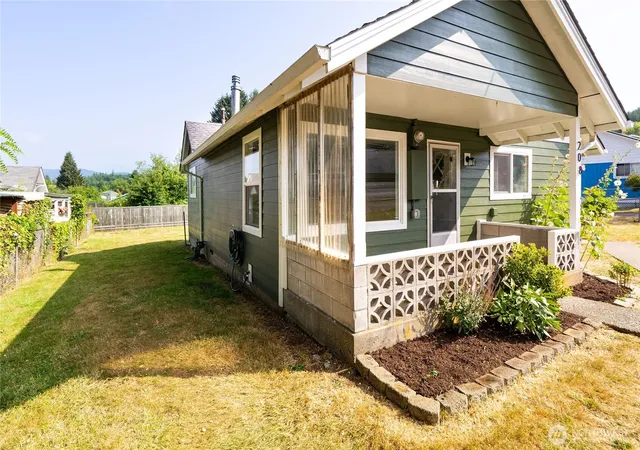 Photo 2 of Single family home for sale at 208 E Pine St, Mc Cleary, WA 98557 | MLS# NWM2566682 | Listing updated on 2026-09-29