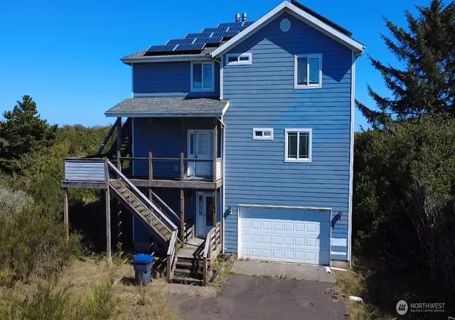 Photo 2 of Single family home for sale at 1264 E Ocean Shrs Blvd Sw, Ocean Shores, WA 98569 | MLS# NWM2566689 | Listing updated on 2026-09-19