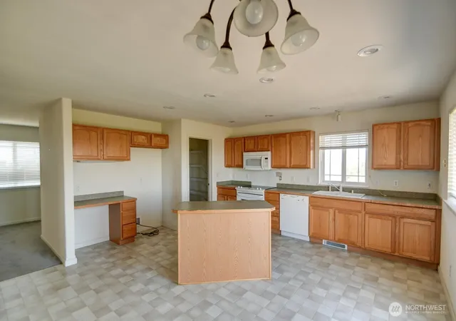 Photo 3 of Single family home for sale at 1264 E Ocean Shrs Blvd SW, Ocean Shores, WA 98569 | MLS# NWM2566689 | Listing updated on 2026-09-19