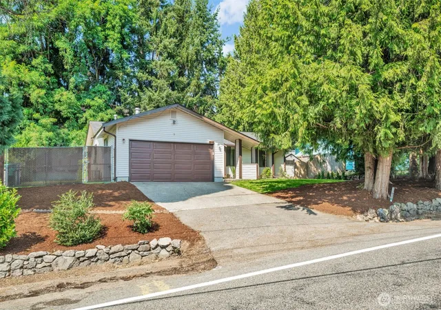Photo 2 of Single family home for sale at 11622 Se 320th Street, Auburn, WA 98092 | MLS# NWM2566714 | Listing updated on 2026-10-01