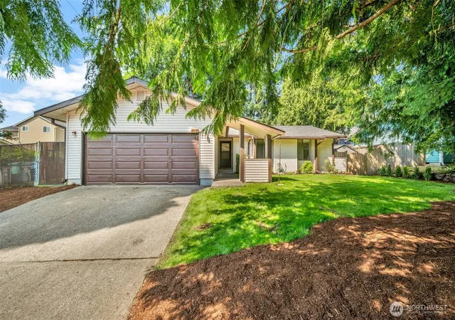 Single family home for sale at 11622 SE 320th Street, Auburn, WA 98092 | MLS# NWM2566714