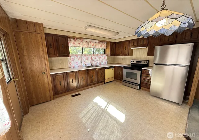 Photo 4 of Manufactured home for sale at 2419 Jahn Ave Nw #28, Gig Harbor, WA 98335 | MLS# NWM2566725 | Listing updated on 2026-09-23