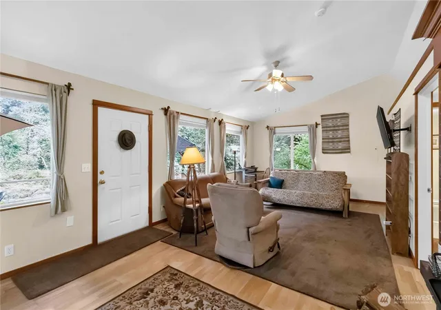 Photo 4 of Single family home for sale at 114 Merry Etta Dr, Kalama, WA 98625 | MLS# NWM2566728 | Listing updated on 2026-10-02