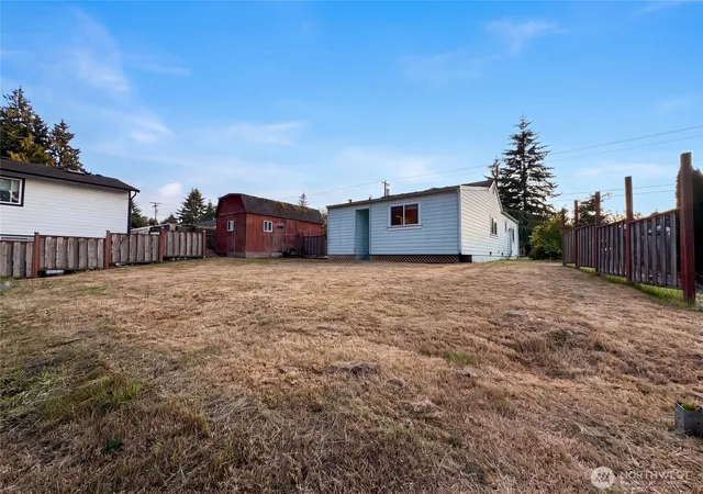 Photo 4 of Single family home for sale at 7507 Lower Ridge Rd, Everett, WA 98203 | MLS# NWM2566758 | Listing updated on 2026-10-01
