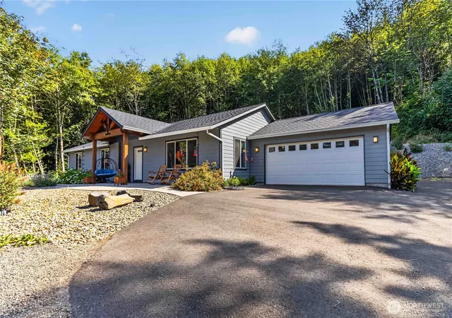 Photo 2 of Single family home for sale at 210 Echo Ln, Longview, WA 98632 | MLS# NWM2566782 | Listing updated on 2026-09-23