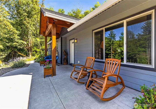 Photo 3 of Single family home for sale at 210 Echo Ln, Longview, WA 98632 | MLS# NWM2566782 | Listing updated on 2026-09-23