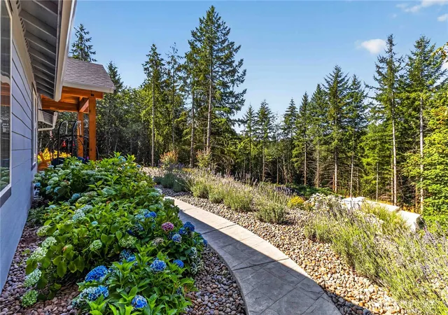 Photo 3 of Single family home for sale at 210 Echo Ln, Longview, WA 98632 | MLS# NWM2566782 | Listing updated on 2026-09-23