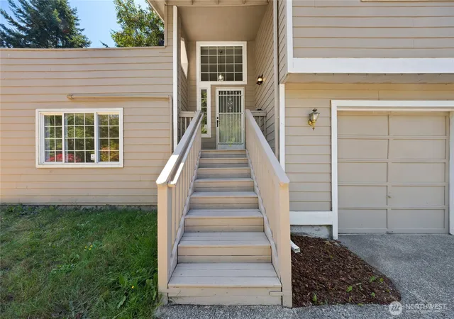 Photo 3 of Sale Pending at 919 SW 319th Place, Federal Way, WA 98023 | MLS# NWM2566784 | Listing updated on 2026-09-22