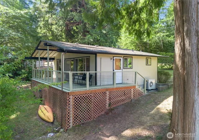 Photo 2 of Single family home for sale at 550 E Lakeshore Dr W, Shelton, WA 98584 | MLS# NWM2566794 | Listing updated on 2026-09-23