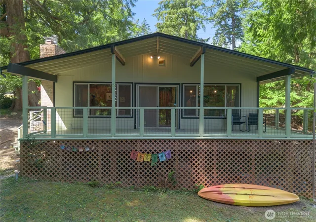 Photo 3 of Single family home for sale at 550 E Lakeshore Dr W, Shelton, WA 98584 | MLS# NWM2566794 | Listing updated on 2026-09-23