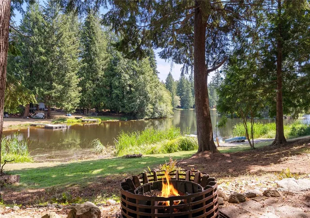 Photo 3 of Single family home for sale at 550 E Lakeshore Dr W, Shelton, WA 98584 | MLS# NWM2566794 | Listing updated on 2026-09-23