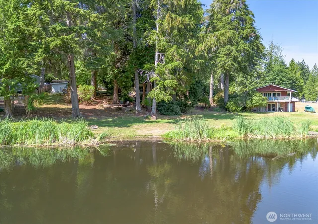 Photo 4 of Single family home for sale at 550 E Lakeshore Dr W, Shelton, WA 98584 | MLS# NWM2566794 | Listing updated on 2026-09-23