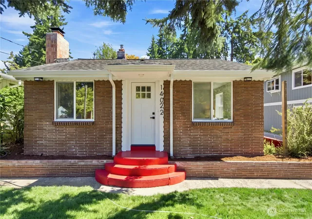 Photo 3 of Single family home for sale at 14022 Roslyn Pl N, Seattle, WA 98133 | MLS# NWM2566807 | Listing updated on 2026-09-25