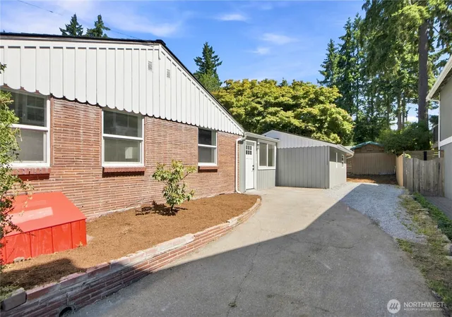 Photo 3 of Single family home for sale at 14022 Roslyn Pl N, Seattle, WA 98133 | MLS# NWM2566807 | Listing updated on 2026-09-25