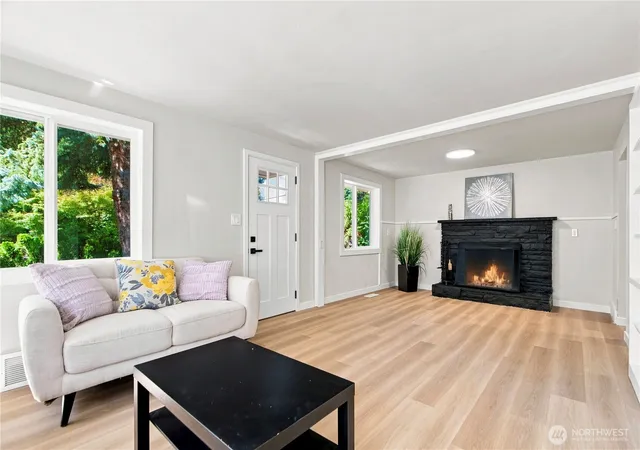 Photo 4 of Single family home for sale at 14022 Roslyn Pl N, Seattle, WA 98133 | MLS# NWM2566807 | Listing updated on 2026-09-25