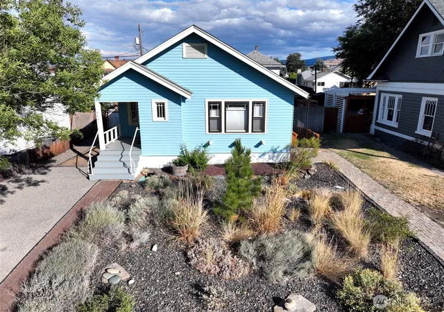 Photo 1 of Sale Pending at 619 King St, Wenatchee, WA 98801 | MLS# NWM2566809 | Listing updated on 2026-10-01