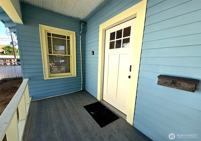 Photo 3 of Sale Pending at 619 King St, Wenatchee, WA 98801 | MLS# NWM2566809 | Listing updated on 2026-10-01
