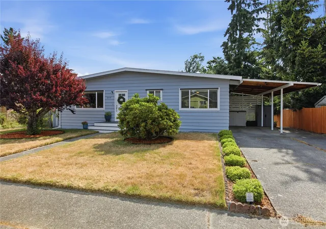 Photo 3 of Single family home for sale at 16418 125th Avenue Se, Renton, WA 98058 | MLS# NWM2566811 | Listing updated on 2026-09-22