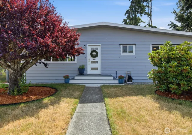 Photo 4 of Single family home for sale at 16418 125th Avenue SE, Renton, WA 98058 | MLS# NWM2566811 | Listing updated on 2026-09-22