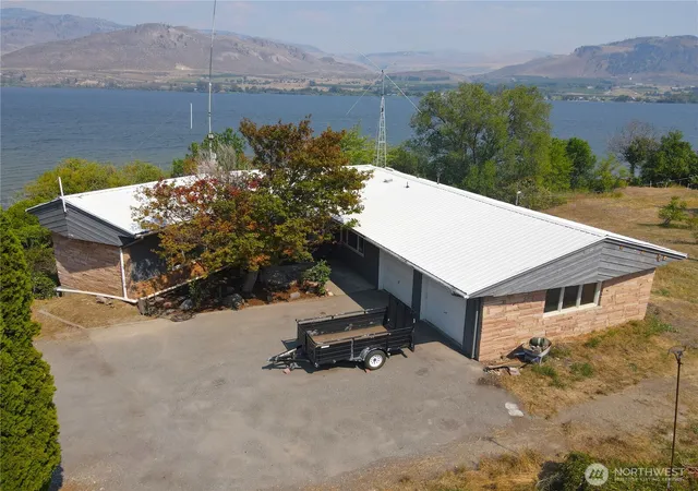 Photo 2 of Single family home for sale at 6 Nulton Ln, Oroville, WA 98844 | MLS# NWM2566812 | Listing updated on 2026-09-23