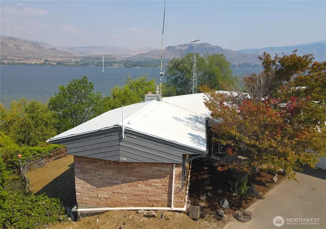 Photo 3 of Single family home for sale at 6 Nulton Ln, Oroville, WA 98844 | MLS# NWM2566812 | Listing updated on 2026-09-23