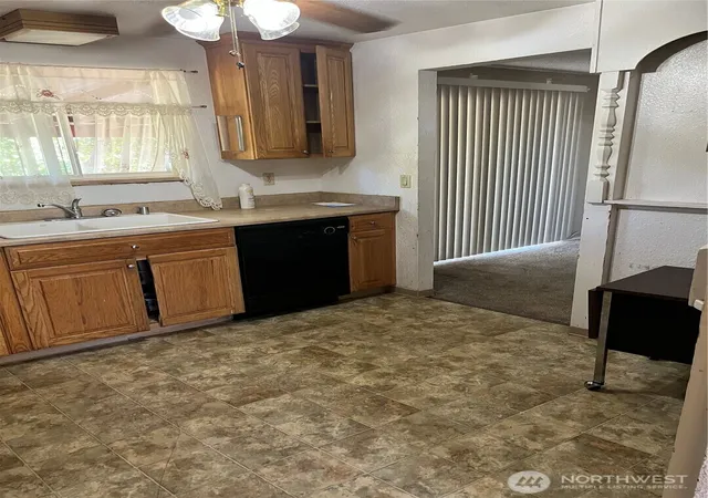 Photo 4 of Single family home for sale at 6225 S Cheyenne St, Tacoma, WA 98409 | MLS# NWM2566813 | Listing updated on 2026-09-17