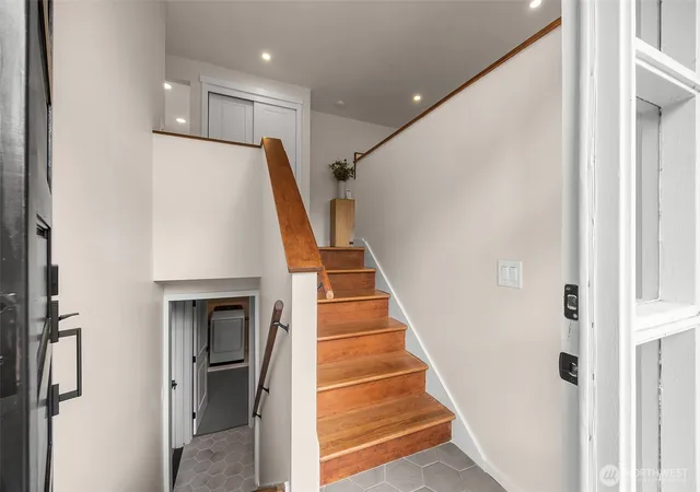 Photo 3 of Single family home for sale at 661 Birch St, Edmonds, WA 98020 | MLS# NWM2566841 | Listing updated on 2026-10-03