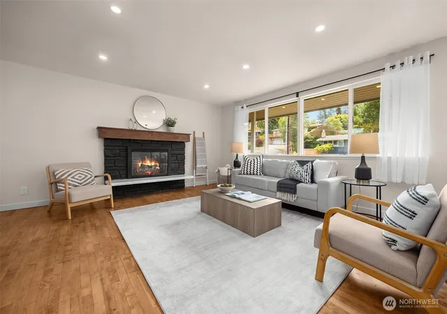 Photo 3 of Single family home for sale at 661 Birch St, Edmonds, WA 98020 | MLS# NWM2566841 | Listing updated on 2026-10-03