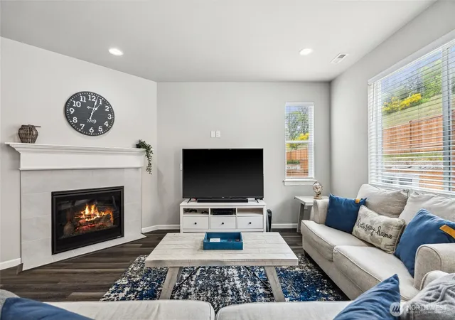 Photo 4 of Single family home for sale at 9844 Prospect Pl, Gig Harbor, WA 98332 | MLS# NWM2566846 | Listing updated on 2026-09-26
