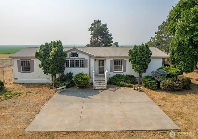 Photo 2 of Manufactured home for sale at 12493 Highway 28 W, Quincy, WA 98848 | MLS# NWM2566882 | Listing updated on 2026-09-28