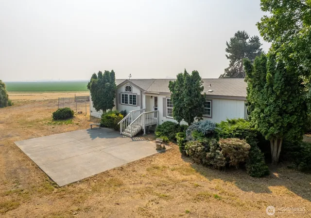 Photo 3 of Manufactured home for sale at 12493 Highway 28 W, Quincy, WA 98848 | MLS# NWM2566882 | Listing updated on 2026-09-28