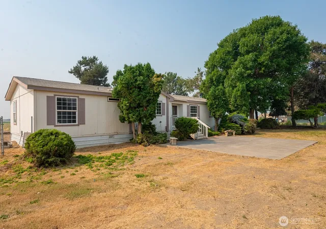 Photo 4 of Manufactured home for sale at 12493 Highway 28 W, Quincy, WA 98848 | MLS# NWM2566882 | Listing updated on 2026-09-28