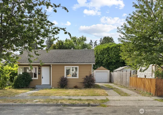 Photo 3 of Sale Pending at 3842 E K St, Tacoma, WA 98404 | MLS# NWM2566884 | Listing updated on 2026-09-30