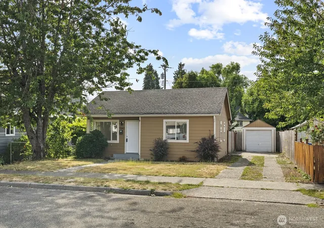 Photo 3 of Sale Pending at 3842 E K St, Tacoma, WA 98404 | MLS# NWM2566884 | Listing updated on 2026-09-30