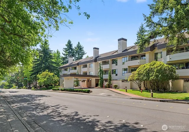 Photo 3 of Sale Pending at 401 100th Avenue Ne #314, Bellevue, WA 98004 | MLS# NWM2566887 | Listing updated on 2026-09-23