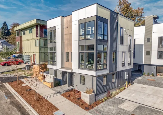 Townhouse for sale at 3212 S B Dawson St, Seattle, WA 98118 | MLS# NWM2566898