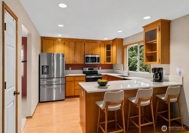 Photo 3 of Sale Pending at 11101 135th Street Ct E, Puyallup, WA 98374 | MLS# NWM2566919 | Listing updated on 2026-09-25