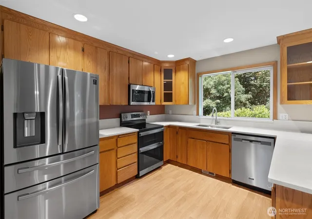 Photo 4 of Sale Pending at 11101 135th Street Ct E, Puyallup, WA 98374 | MLS# NWM2566919 | Listing updated on 2026-09-25