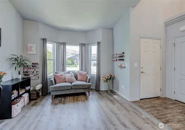 Photo 3 of Single family home for sale at 1450 Denny Pl, Rock Island, WA 98850 | MLS# NWM2566942 | Listing updated on 2026-09-24