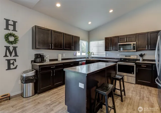 Photo 4 of Single family home for sale at 1450 Denny Pl, Rock Island, WA 98850 | MLS# NWM2566942 | Listing updated on 2026-09-24
