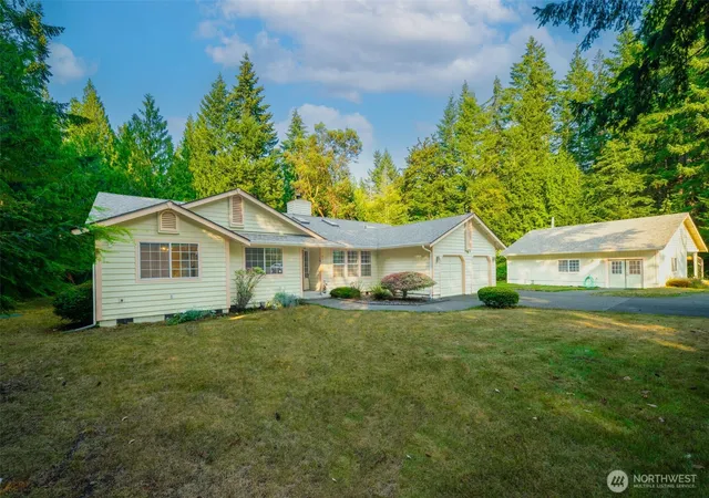 Photo 2 of Single family home for sale at 4914 Grand Fir Ln Nw, Olympia, WA 98502 | MLS# NWM2566971 | Listing updated on 2026-09-23
