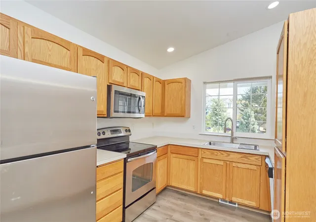 Photo 4 of Single family home for sale at 6804 E 132nd Street Ct, Puyallup, WA 98373 | MLS# NWM2566991 | Listing updated on 2026-09-22