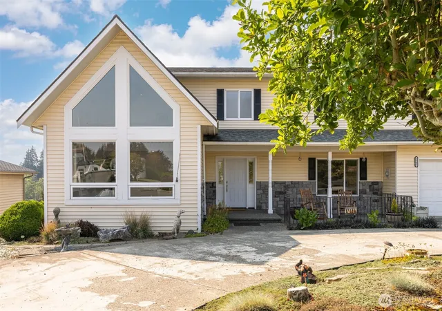 Photo 3 of Single family home for sale at 2543 Crescent St, Ferndale, WA 98248 | MLS# NWM2566994 | Listing updated on 2026-09-23