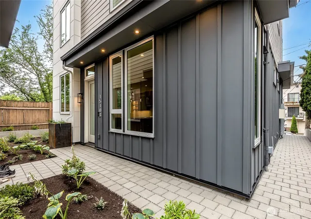Townhouse for sale at 1510 NW B 59th St, Seattle, WA 98107 | MLS# NWM2567018