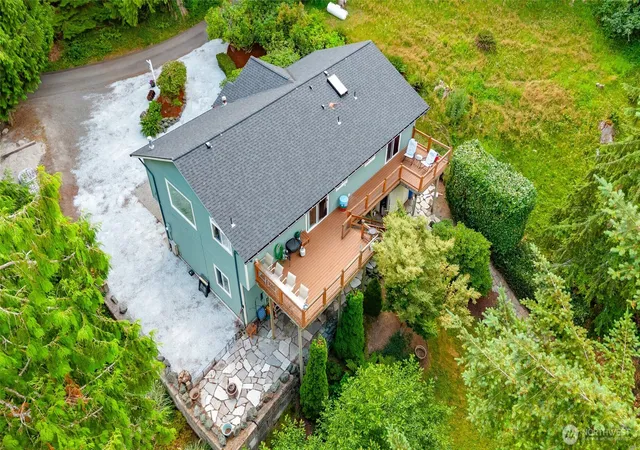 Photo 2 of Sale Pending at 654 Crest Ln, Sedro Woolley, WA 98284 | MLS# NWM2567019 | Listing updated on 2026-08-20