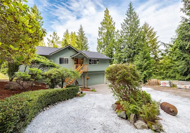 Photo 3 of Sale Pending at 654 Crest Ln, Sedro Woolley, WA 98284 | MLS# NWM2567019 | Listing updated on 2026-08-20