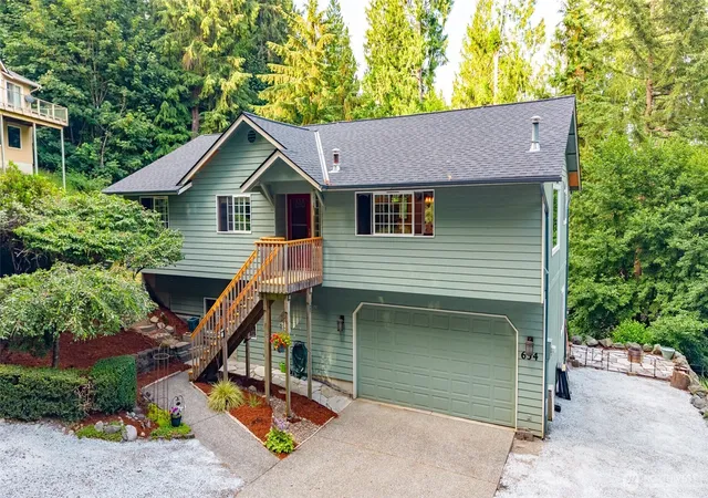 Photo 3 of Sale Pending at 654 Crest Ln, Sedro Woolley, WA 98284 | MLS# NWM2567019 | Listing updated on 2026-08-20