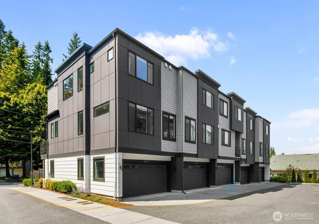 Townhouse for sale at 18715 76th Avenue W, Lynnwood, WA 98037 | MLS# NWM2567027