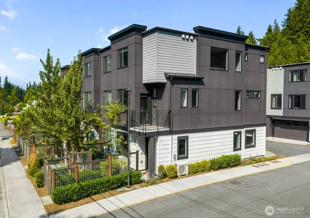 Photo 4 of Townhouse for sale at 18715 76th Avenue W, Lynnwood, WA 98037 | MLS# NWM2567027 | Listing updated on 2026-09-30
